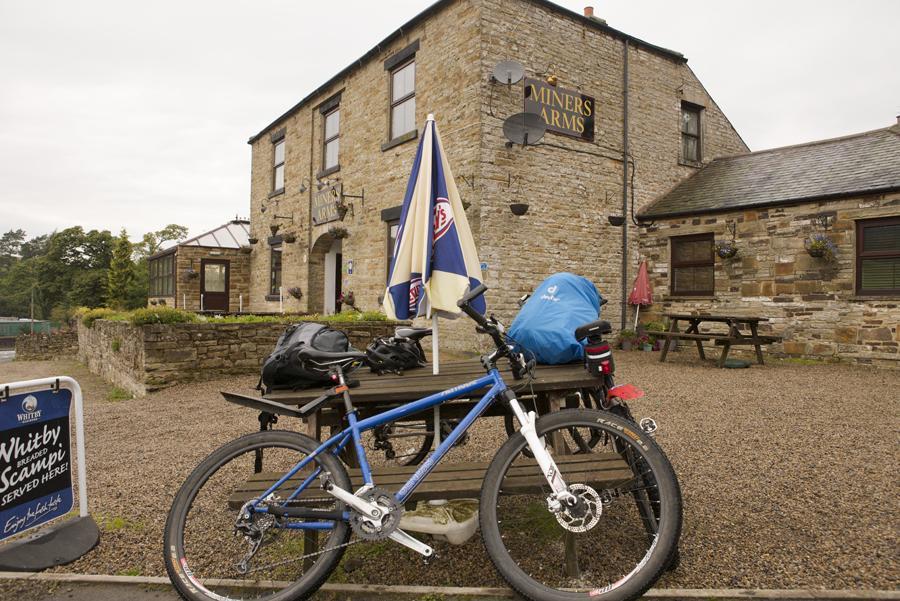The Miners Arms Hotel Олстън Екстериор снимка